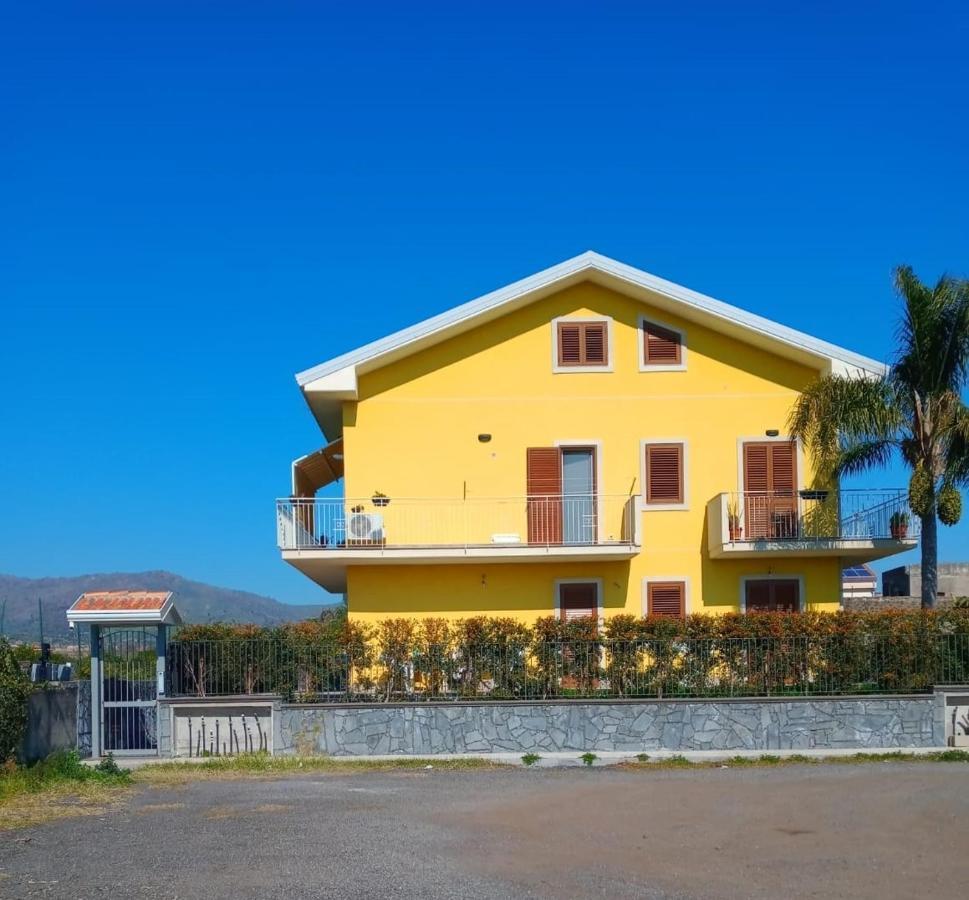 Yellow House Apartman Fiumefreddo di Sicilia Kültér fotó