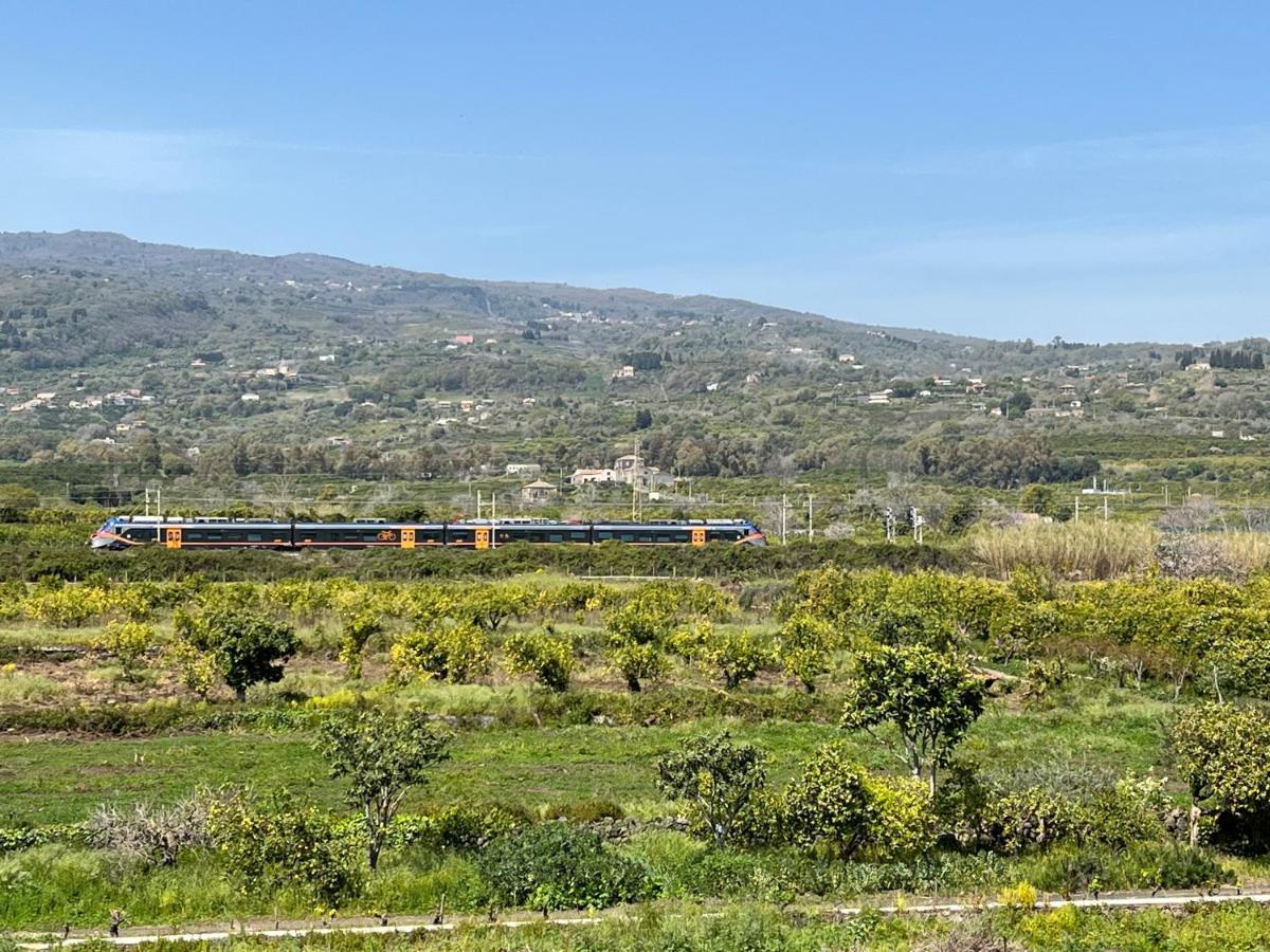 Yellow House Apartman Fiumefreddo di Sicilia Kültér fotó
